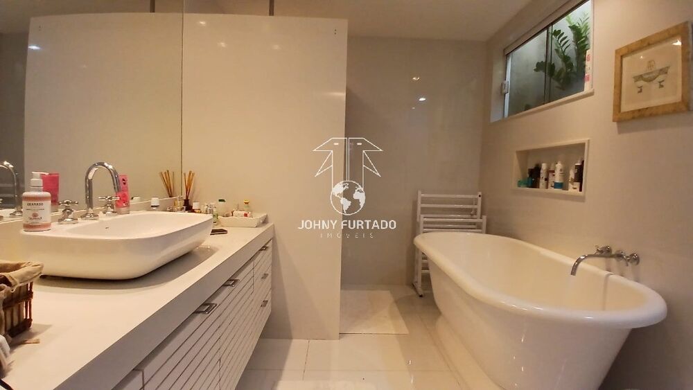 Apartamento à venda com 3 quartos, 160m² - Foto 2