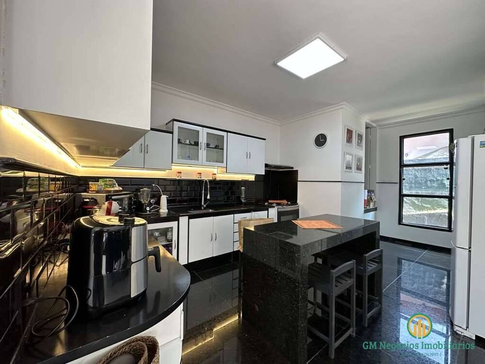Casa de Condomínio à venda com 4 quartos, 460m² - Foto 1