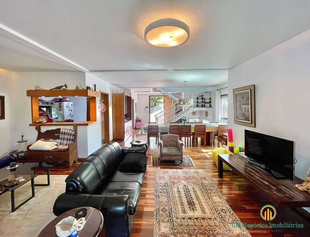 Casa de Condomínio à venda com 3 quartos, 357m² - Foto 2