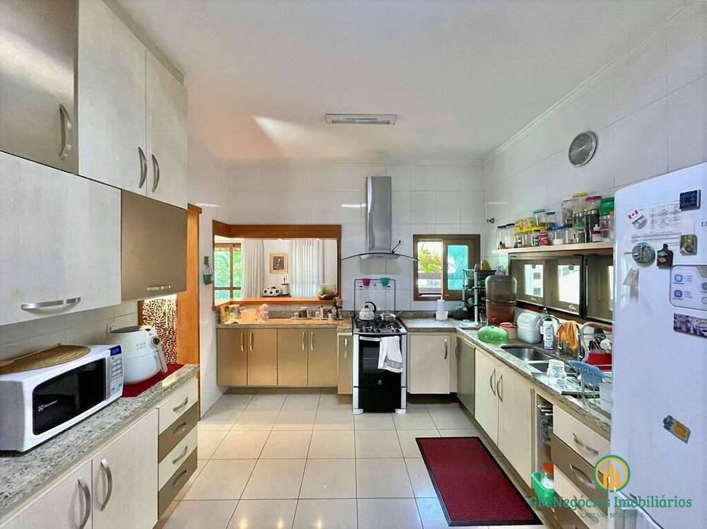 Casa de Condomínio à venda com 3 quartos, 357m² - Foto 3