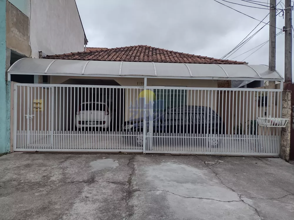 Casa à venda com 3 quartos, 136m² - Foto 1