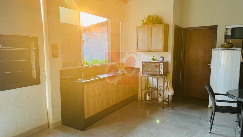 Casa à venda com 2 quartos, 450m² - Foto 4