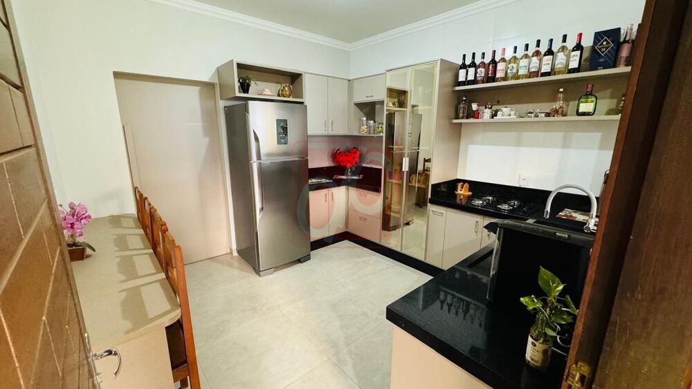 Casa à venda com 2 quartos, 450m² - Foto 5