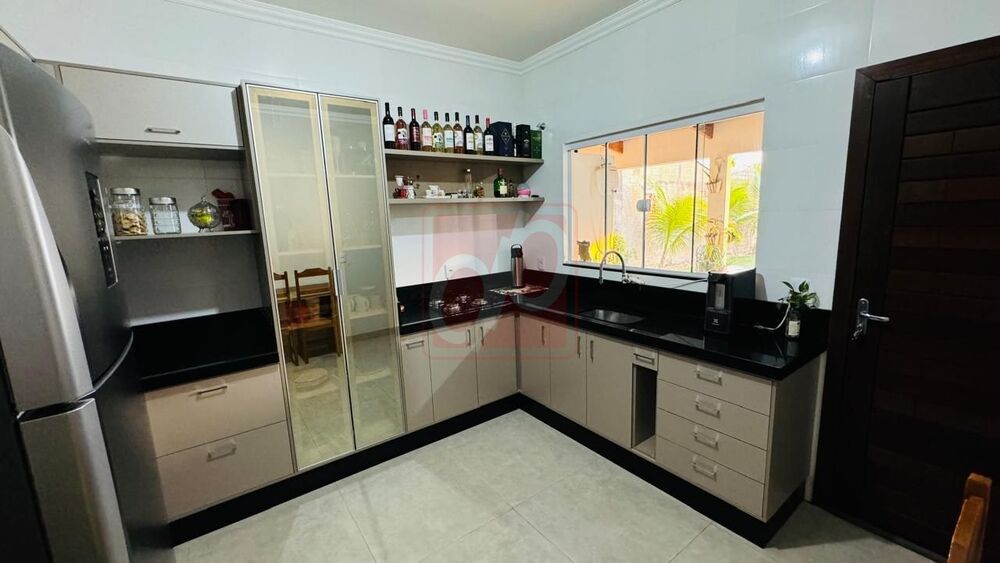 Casa à venda com 2 quartos, 450m² - Foto 3