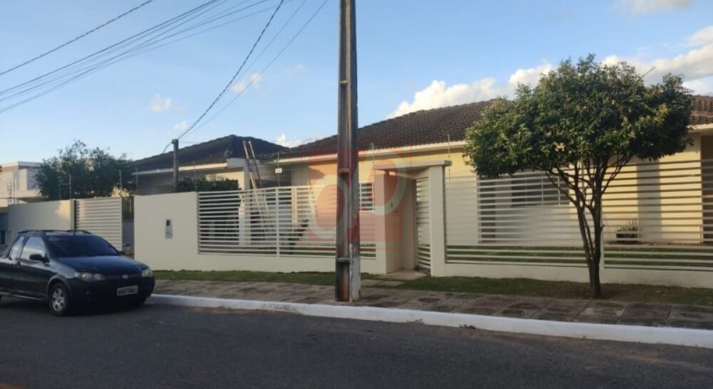 Casa à venda e aluguel com 3 quartos - Foto 1