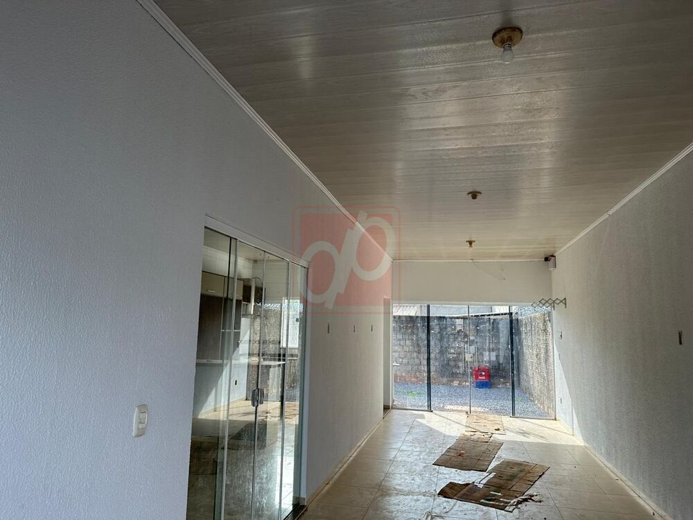 Casa à venda com 3 quartos, 130m² - Foto 2