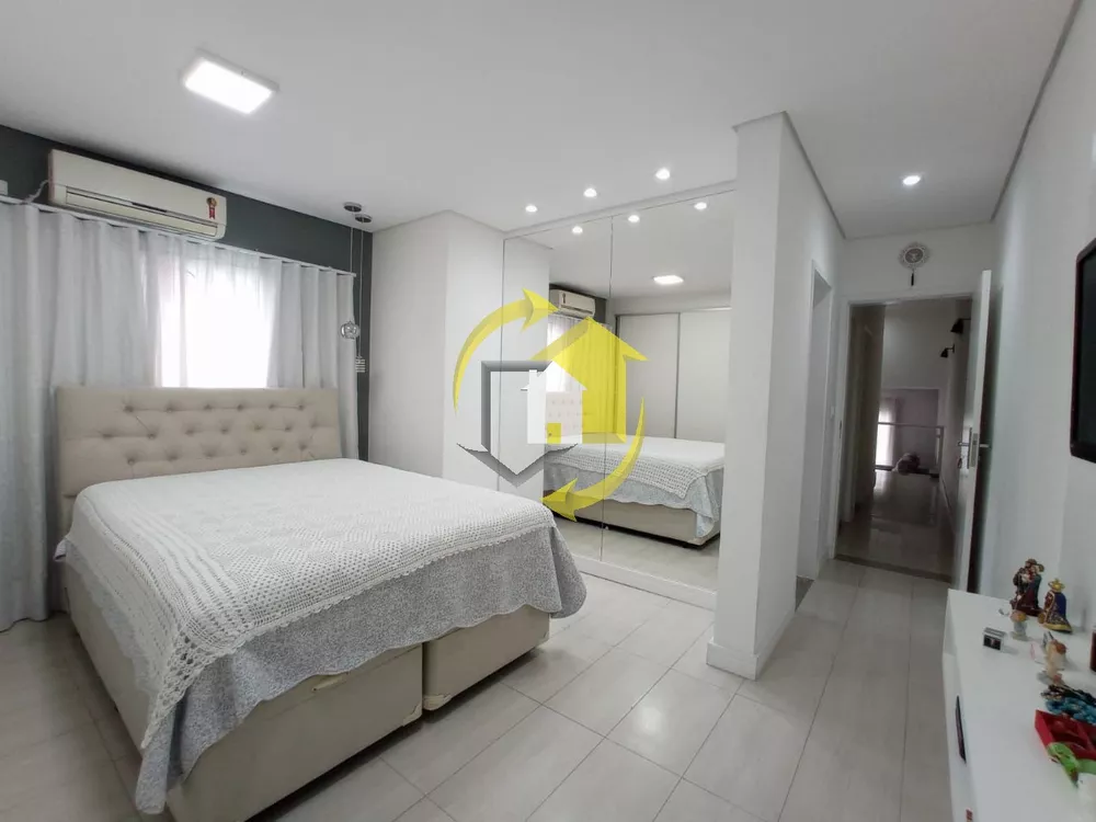 Sobrado à venda com 3 quartos, 300m² - Foto 1