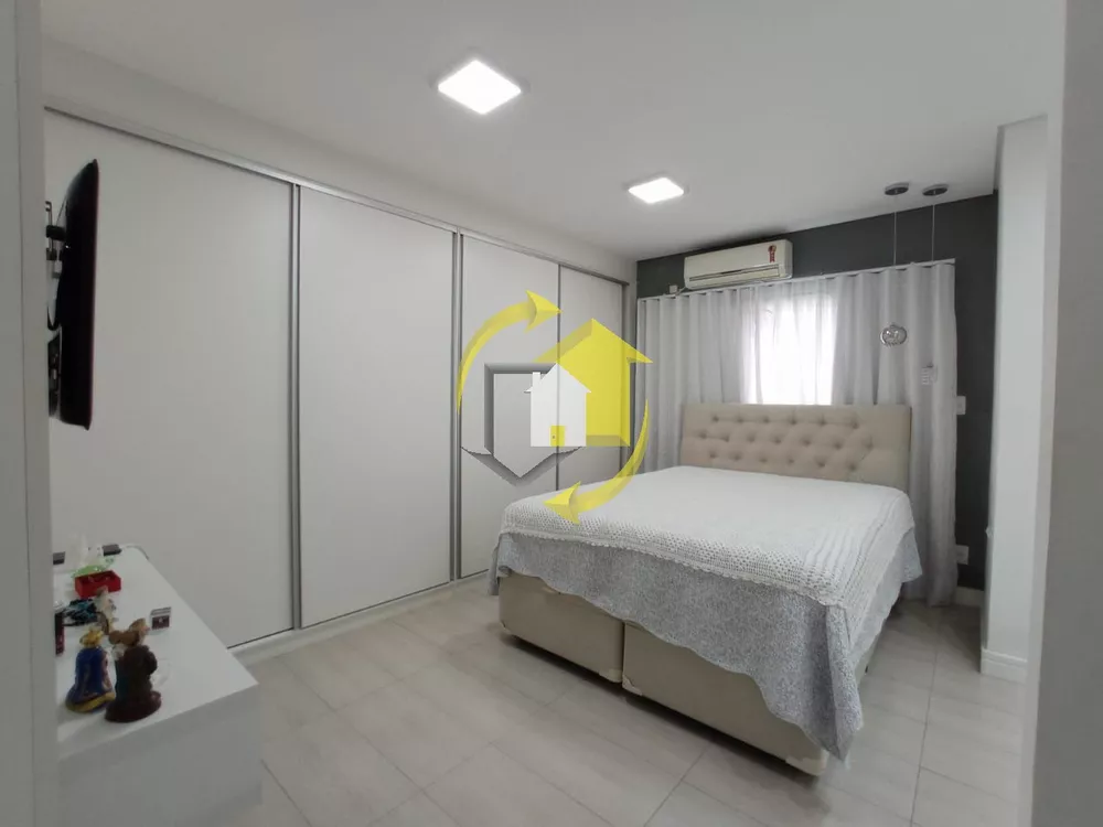 Sobrado à venda com 3 quartos, 300m² - Foto 2