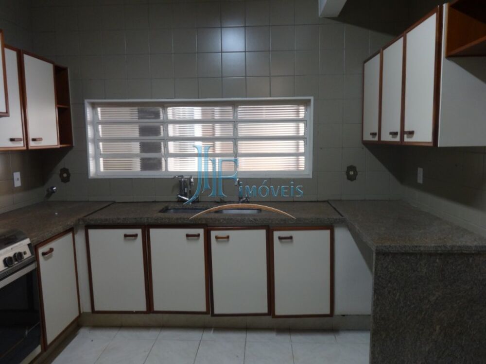 Casa à venda com 3 quartos, 214m² - Foto 4