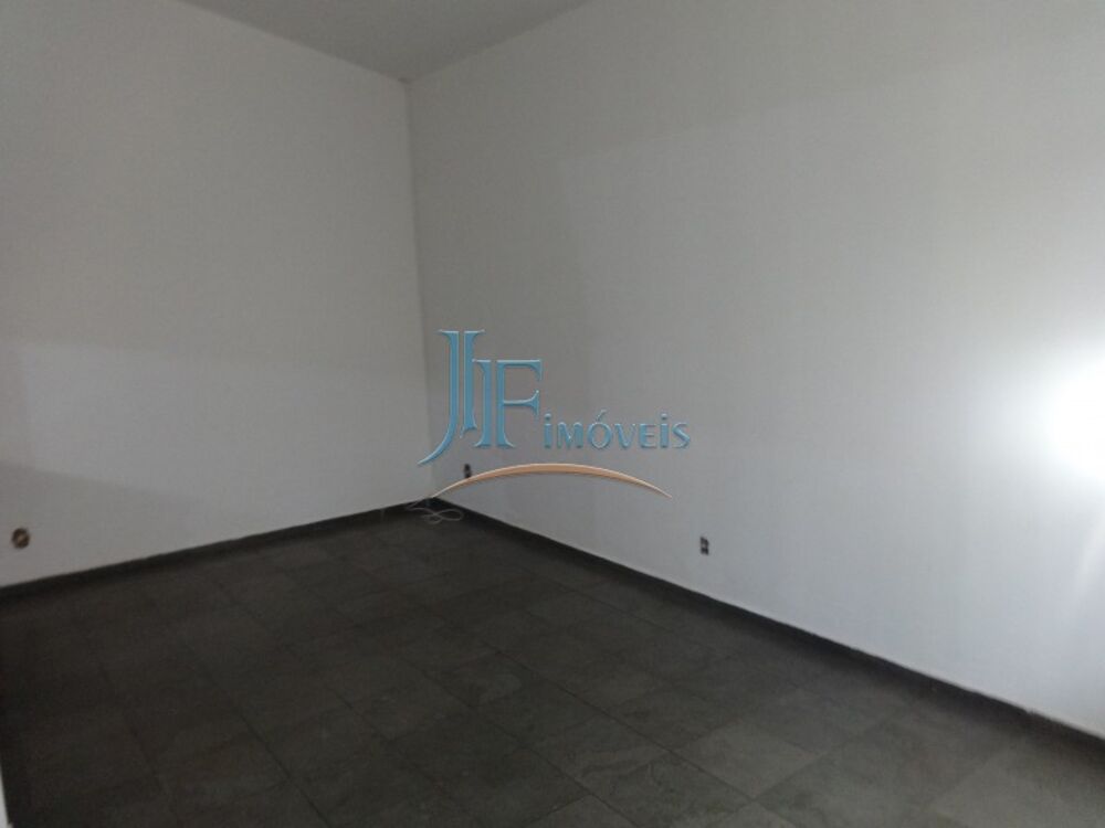 Casa à venda com 3 quartos, 214m² - Foto 1