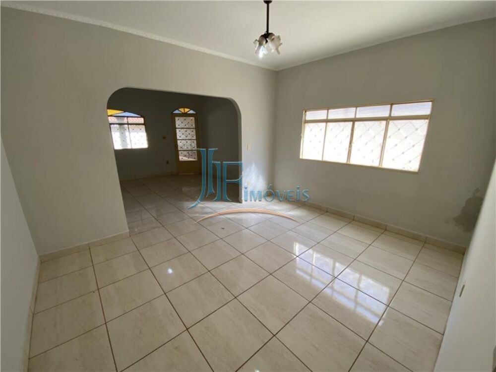 Casa à venda com 3 quartos, 170m² - Foto 1