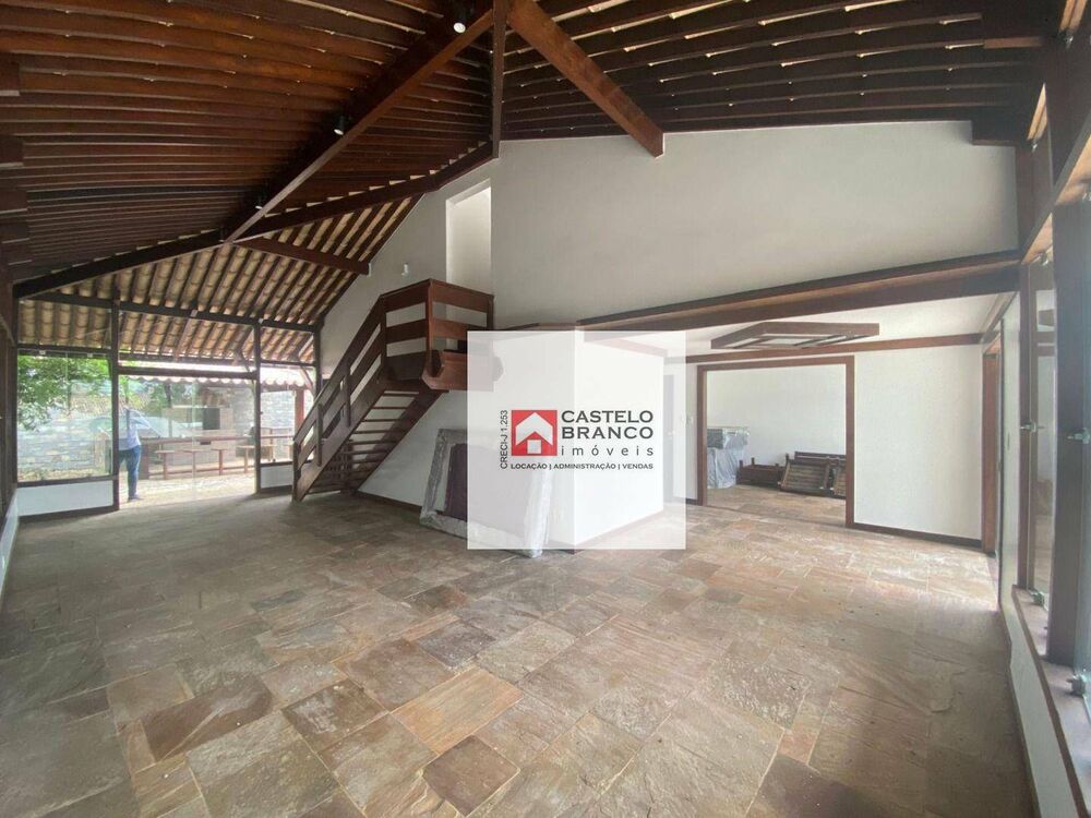 Casa de Condomínio à venda com 4 quartos, 676m² - Foto 2