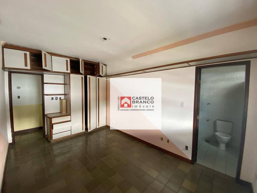 Casa à venda com 5 quartos, 422m² - Foto 2