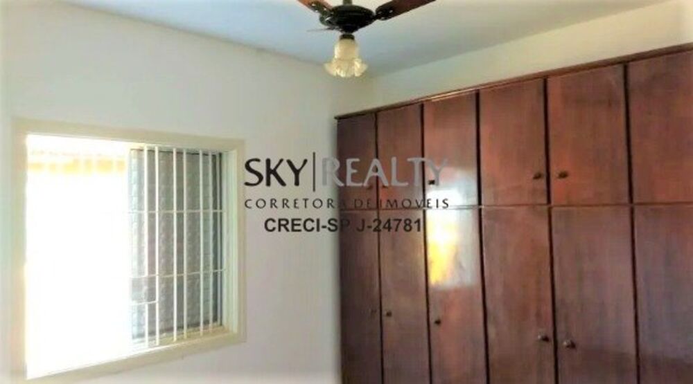 Casa à venda com 4 quartos, 250m² - Foto 1
