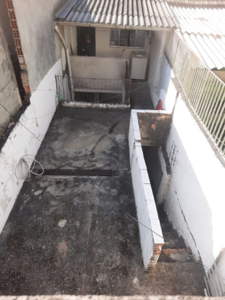 Casa à venda com 4 quartos, 168m² - Foto 2