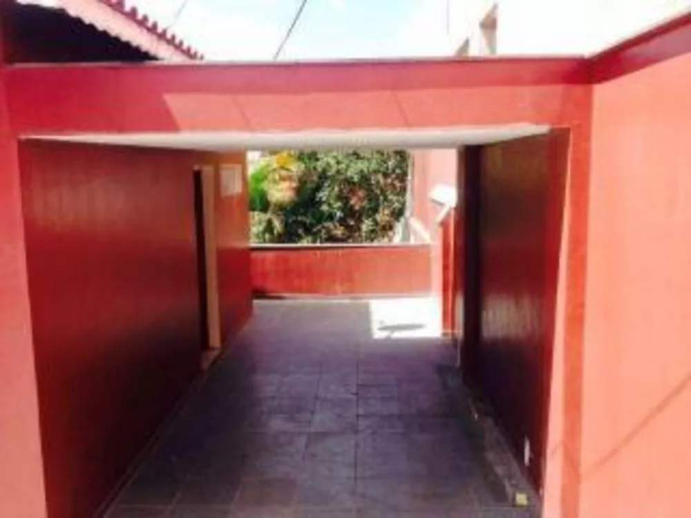 Casa à venda com 2 quartos, 60m² - Foto 2