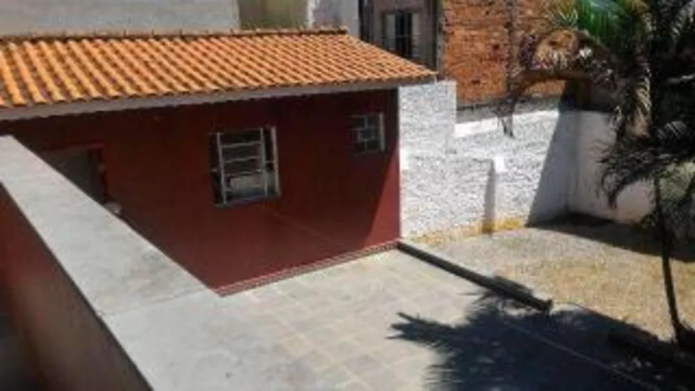 Casa à venda com 2 quartos, 60m² - Foto 4