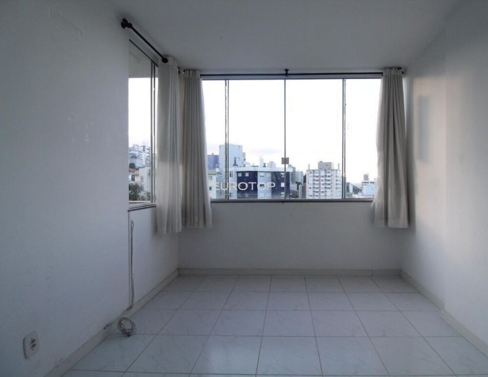 Apartamento à venda com 2 quartos, 63m² - Foto 2