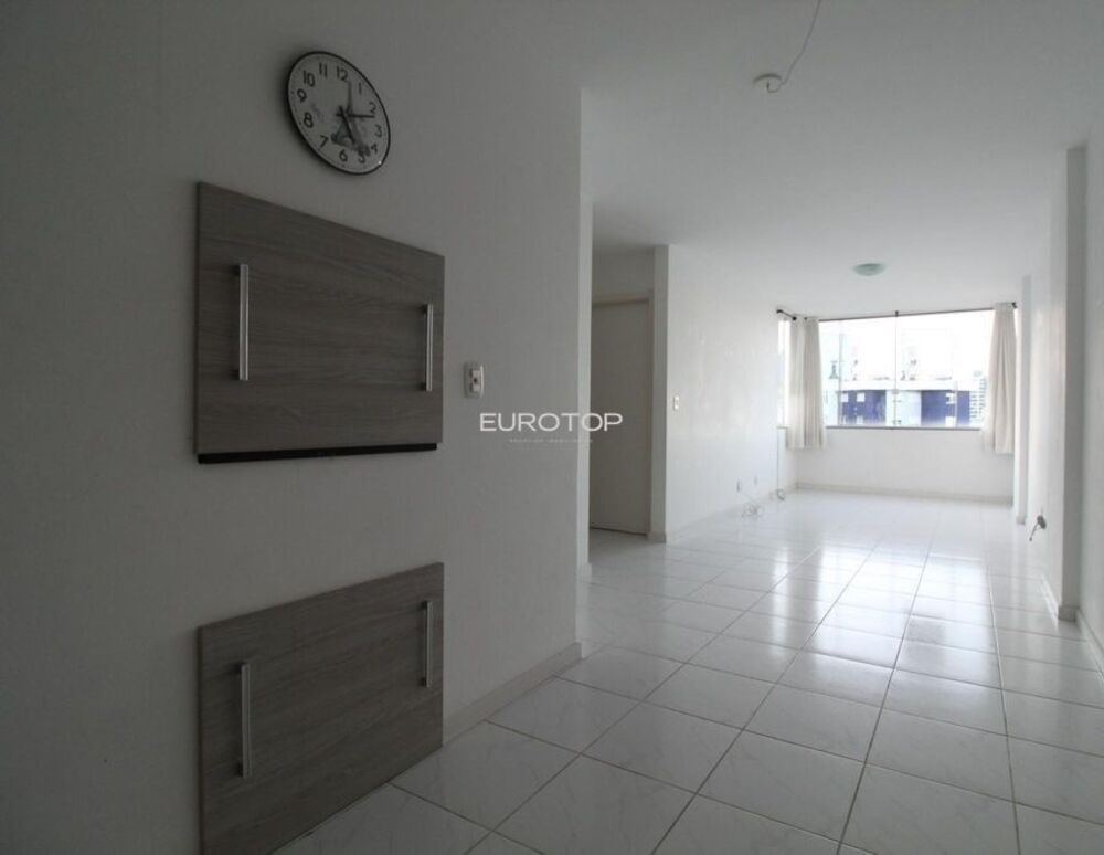 Apartamento à venda com 2 quartos, 63m² - Foto 1