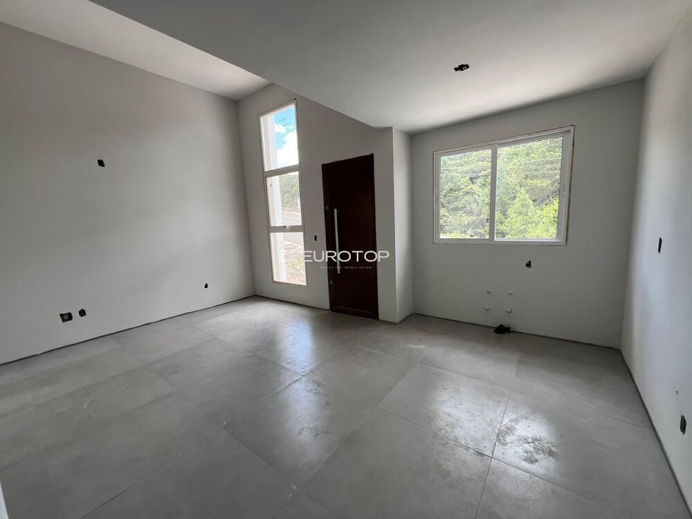 Casa à venda com 2 quartos, 72m² - Foto 4