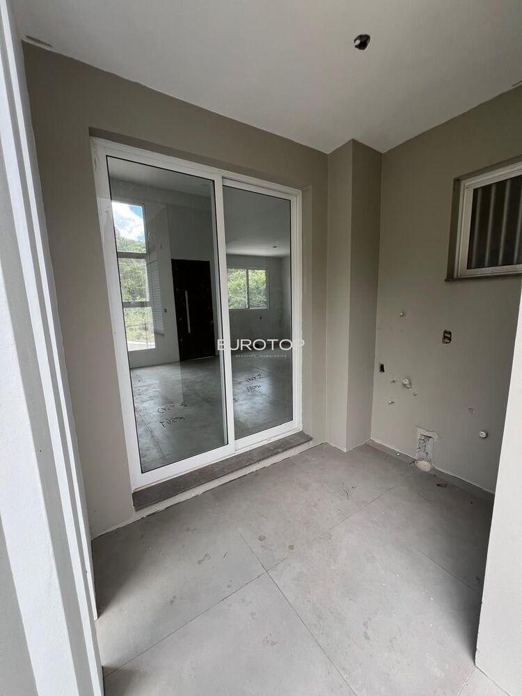 Casa à venda com 2 quartos, 72m² - Foto 11