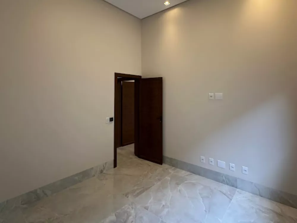 Casa à venda com 3 quartos, 240m² - Foto 4