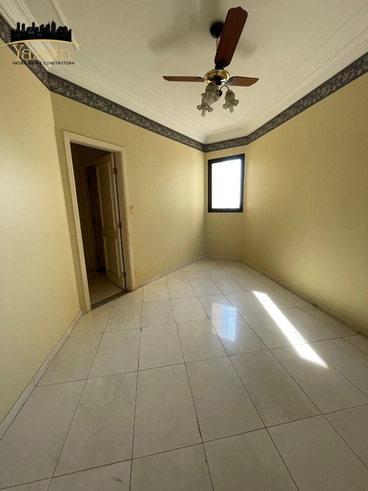 Apartamento à venda com 3 quartos, 180m² - Foto 2