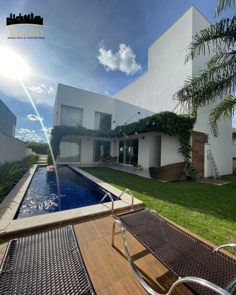 Casa à venda com 3 quartos, 370m² - Foto 1