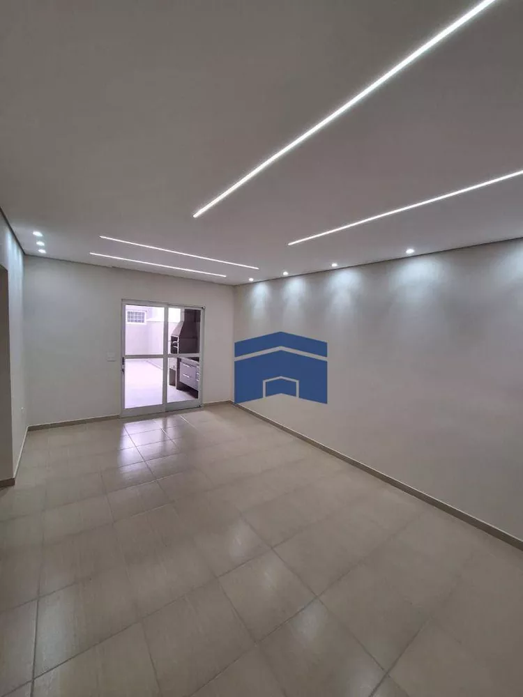 Casa à venda com 3 quartos, 130m² - Foto 1