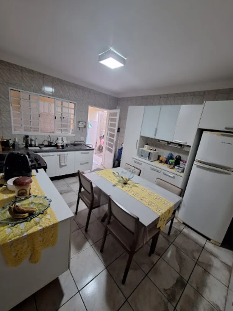 Casa, 2 quartos, 218 m² - Foto 1
