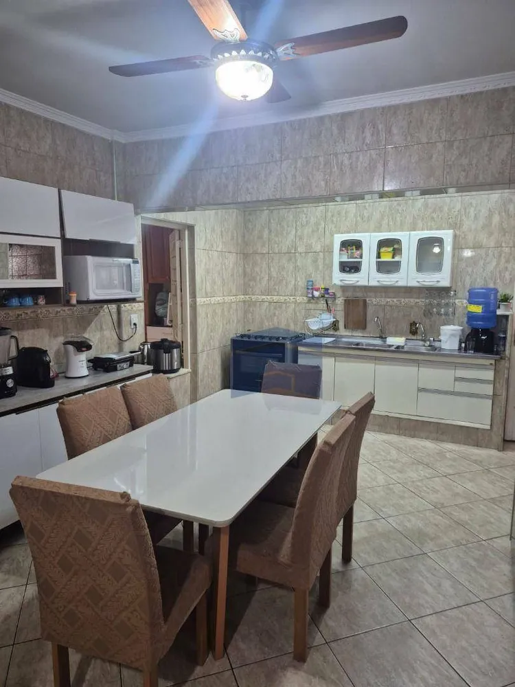 Casa, 4 quartos, 198 m² - Foto 2