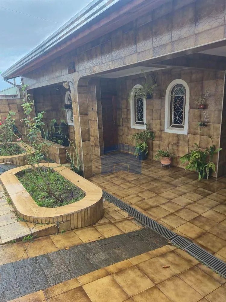 Casa, 4 quartos, 198 m² - Foto 1