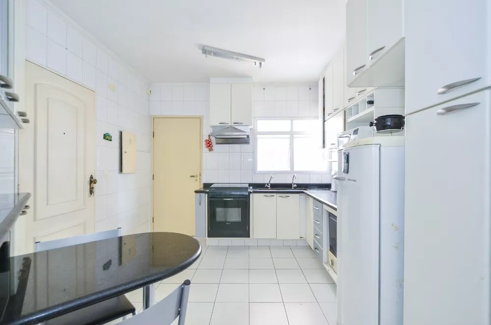 Apartamento à venda com 3 quartos, 137m² - Foto 12