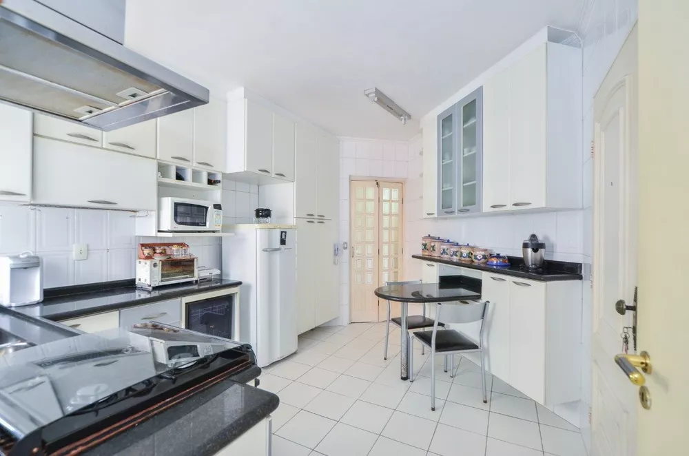 Apartamento à venda com 3 quartos, 137m² - Foto 10