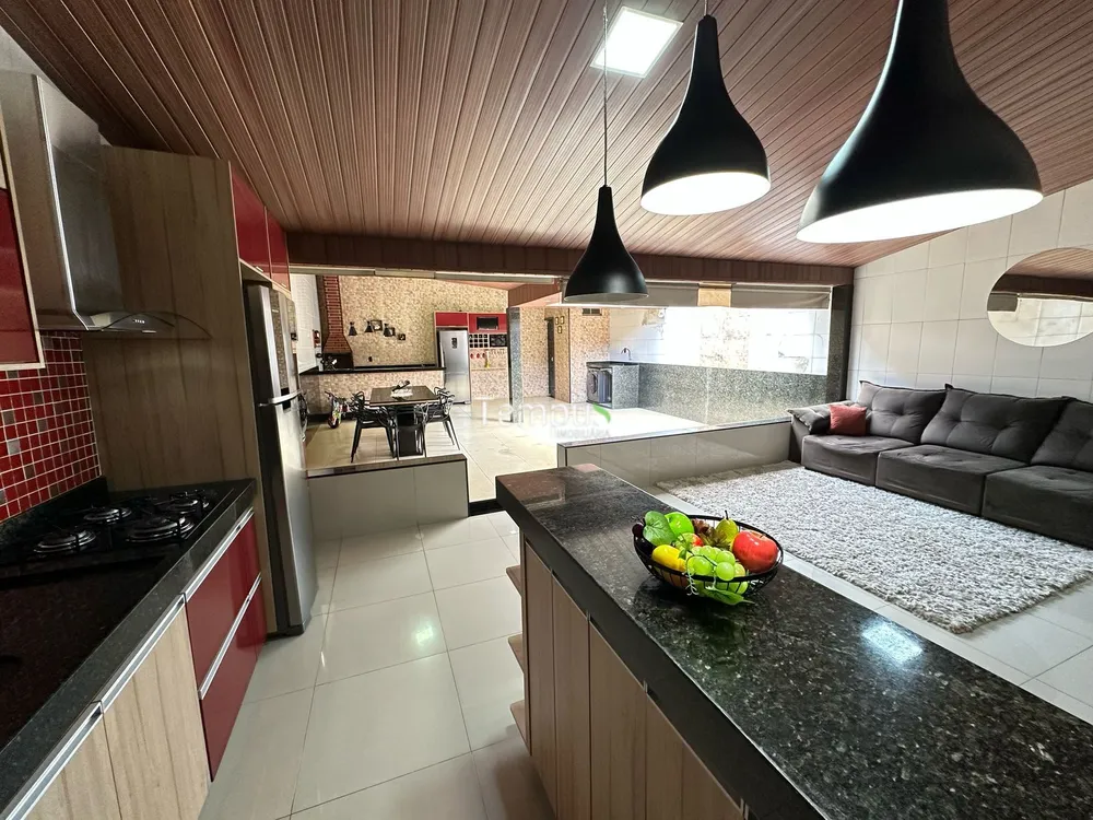 Casa, 3 quartos, 210 m² - Foto 8