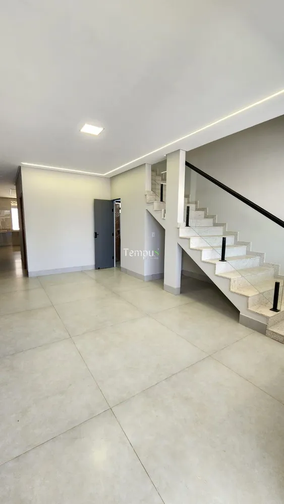 Sobrado, 4 quartos, 235 m² - Foto 1