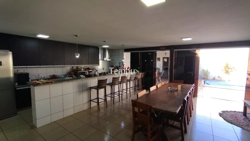 Casa, 4 quartos, 282 m² - Foto 2