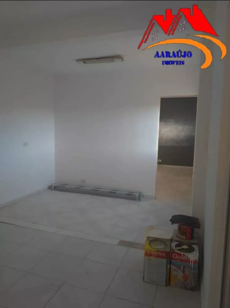 Casa à venda com 6 quartos, 250m² - Foto 3