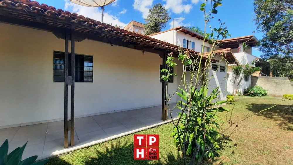 Casa, 5 quartos, 215 m² - Foto 1