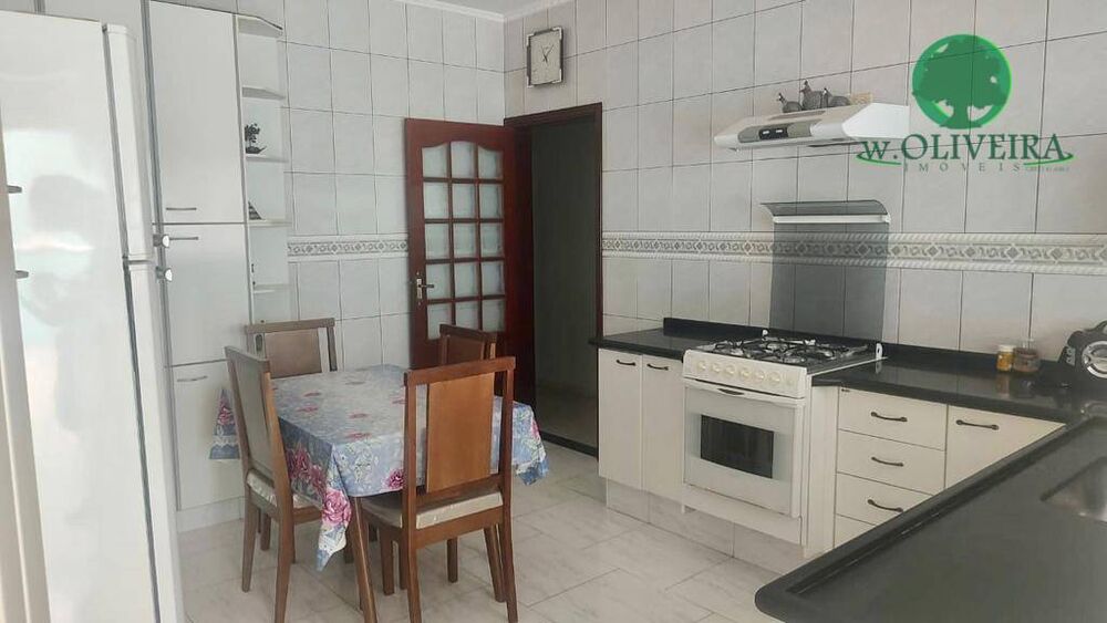 Casa, 3 quartos, 208 m² - Foto 2