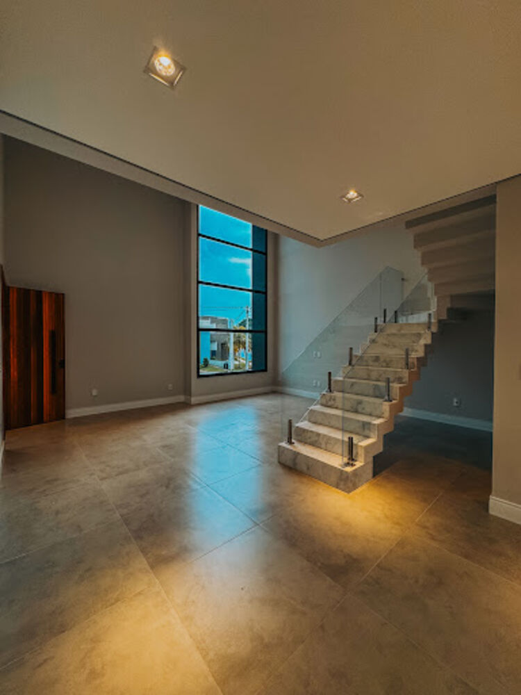 Sobrado à venda com 4 quartos, 299m² - Foto 1