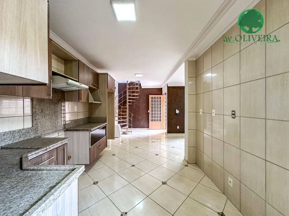Casa, 3 quartos, 203 m² - Foto 2