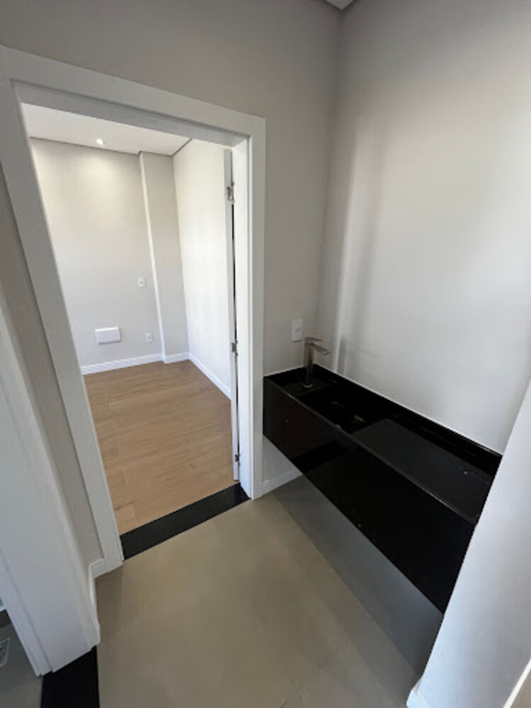 Sobrado à venda com 4 quartos, 260m² - Foto 2