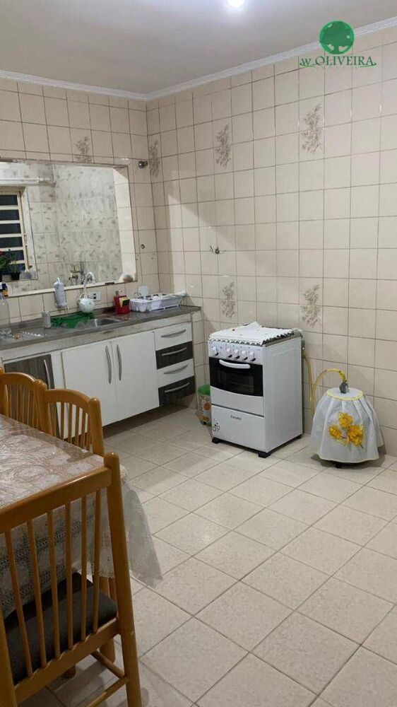 Casa, 3 quartos, 203 m² - Foto 1