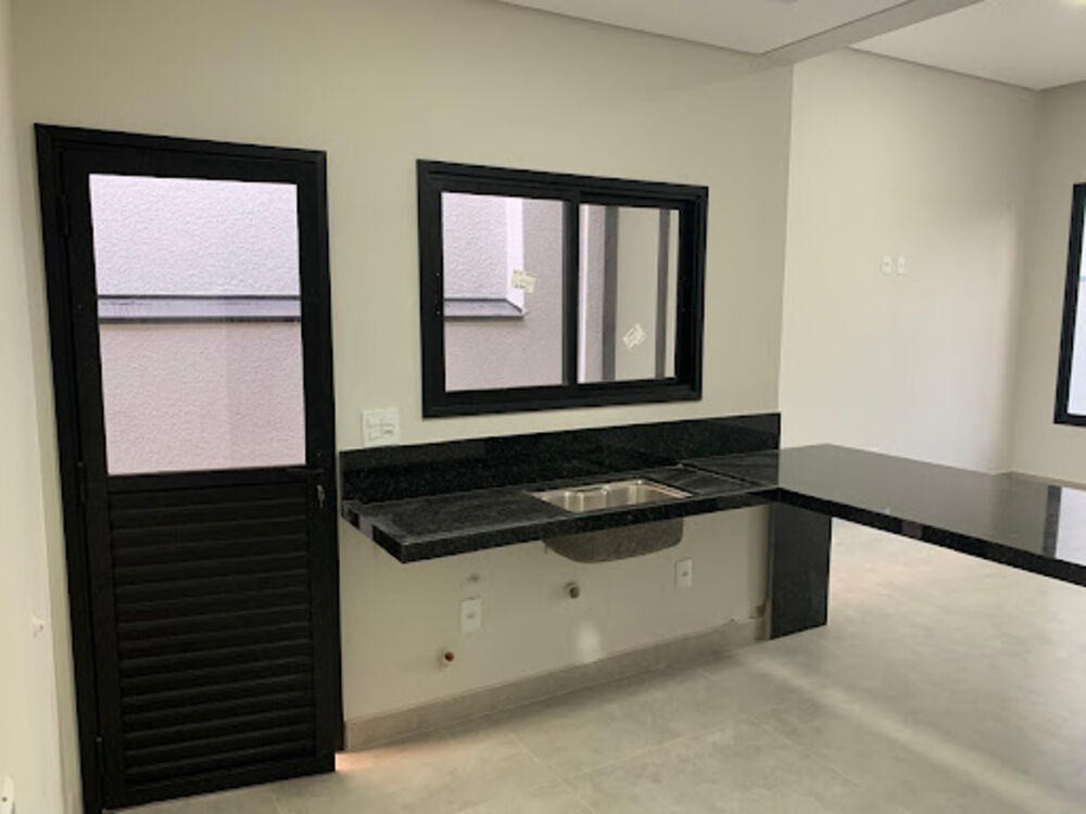 Casa à venda com 3 quartos, 81m² - Foto 2