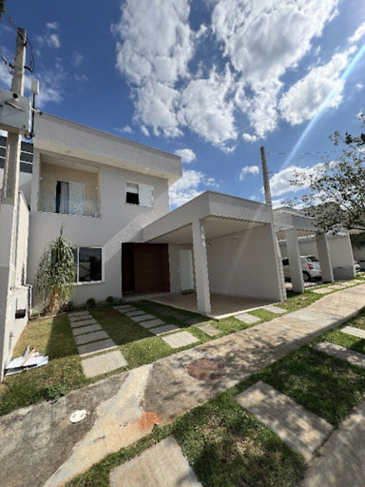 Sobrado à venda com 3 quartos, 180m² - Foto 1