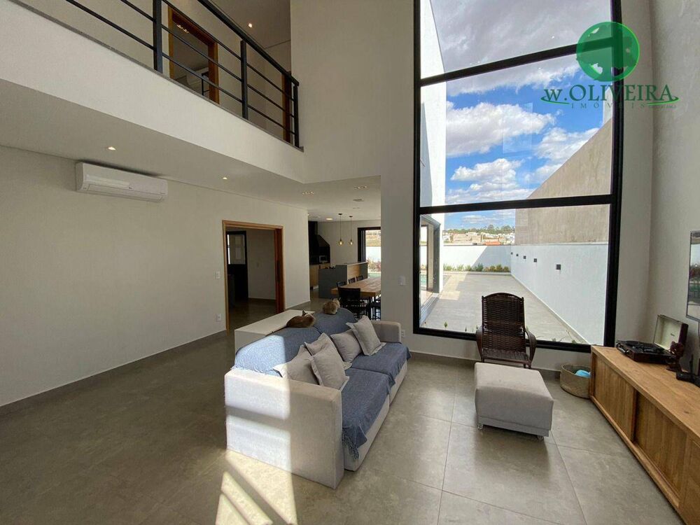 Sobrado à venda com 3 quartos, 247m² - Foto 1