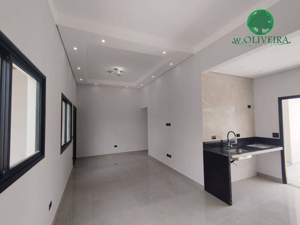 Casa à venda com 3 quartos, 99m² - Foto 1