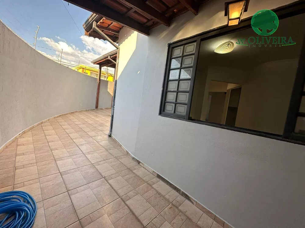 Casa à venda com 2 quartos, 100m² - Foto 2