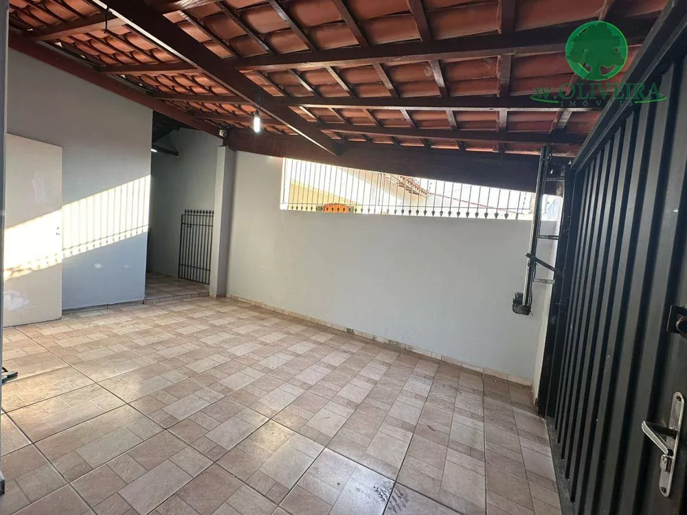 Casa à venda com 2 quartos, 100m² - Foto 1